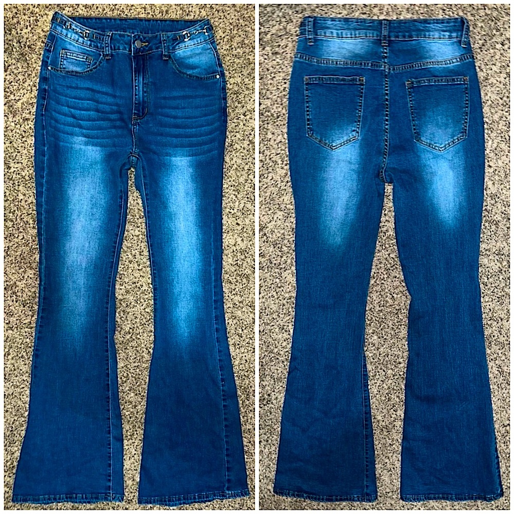 Women’s Distressed Flare Blue Jeans with Chain Link on Belt Loops! Size M.